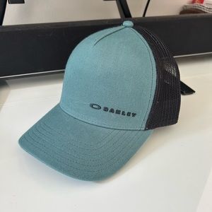 Oakley trucker hat